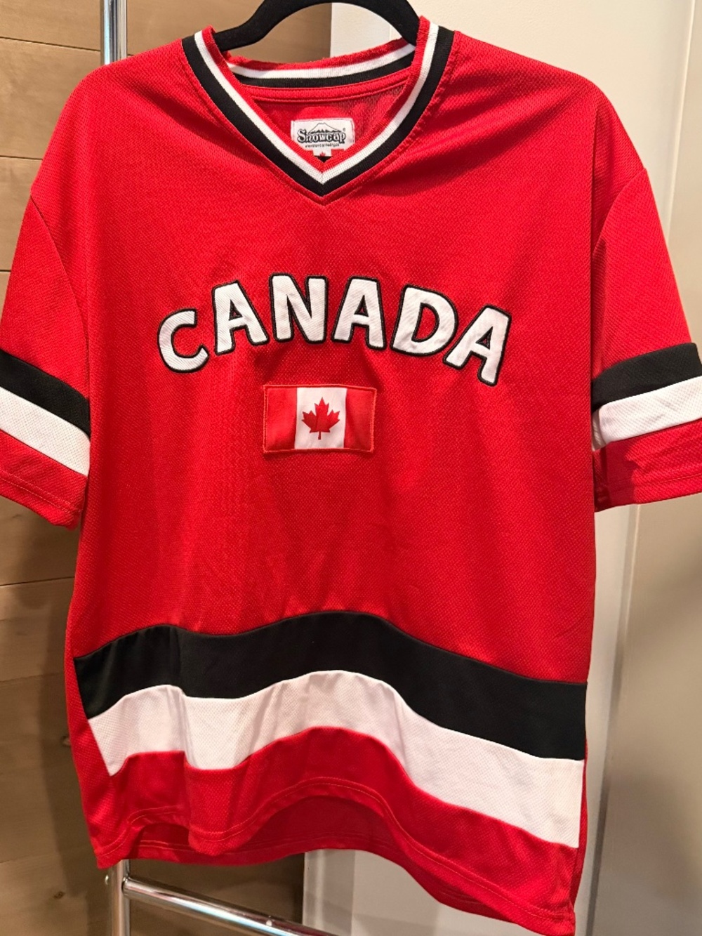 Canada Hockey Jersey Unisex Size Youth XL (Fits like Adult Small)